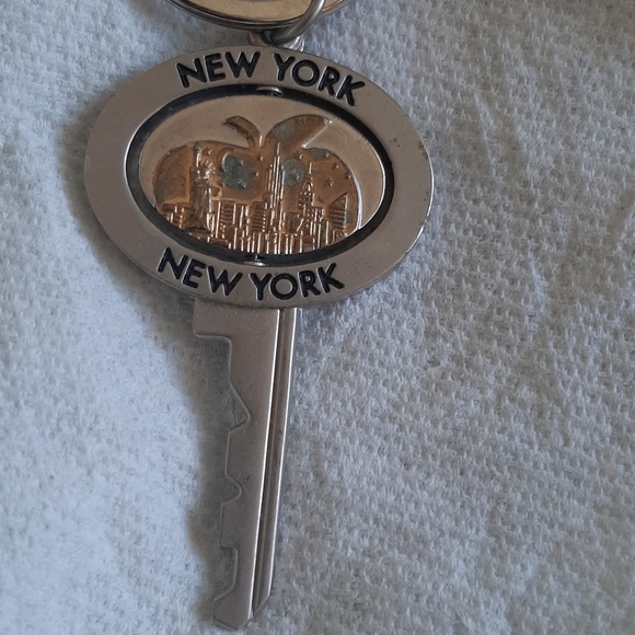 New York New York Keychain - Picture 4 of 4